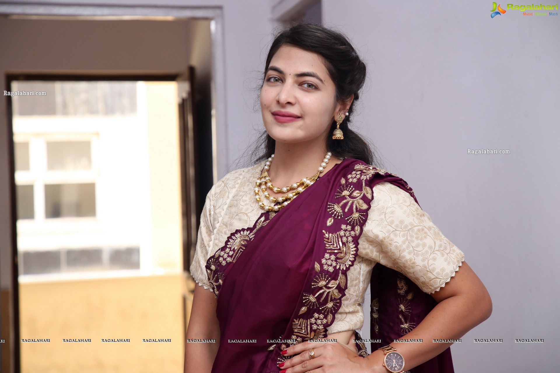 Supraja Reddy Latest Stills in Saree, HD Photo Gallery