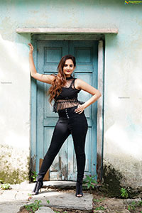 Dhriti Patel in All Black Outfit