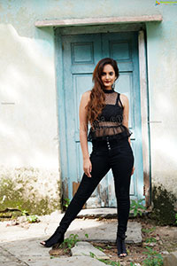 Dhriti Patel in All Black Outfit