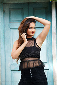 Dhriti Patel in All Black Outfit
