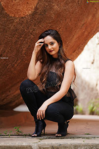 Dhriti Patel in All Black Outfit