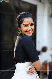 Anupama Parameswaran At 18 Pages Movie Interview, Hd Photo Gallery