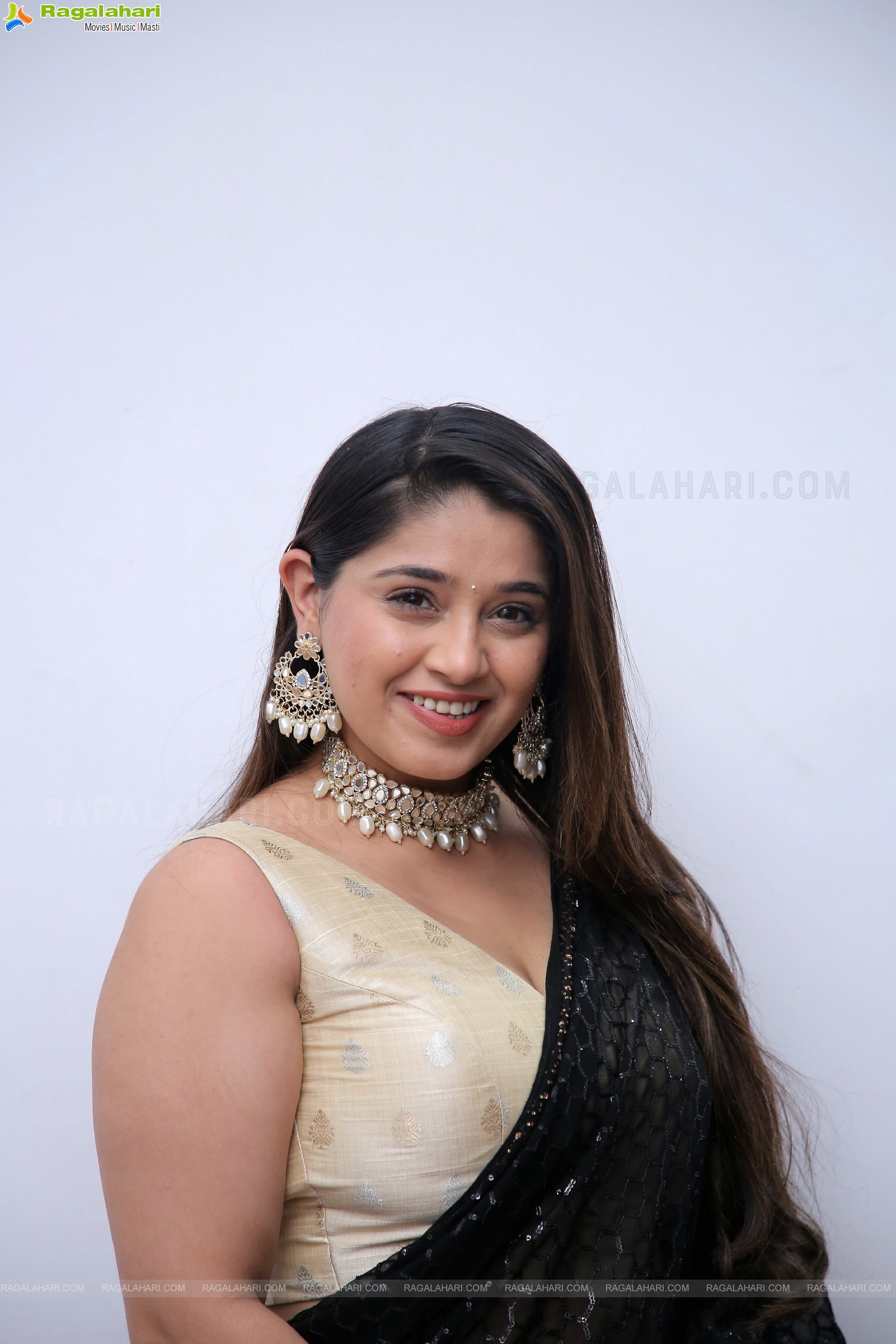 Chandni Bhagwanani Latest Photoshoot Stills, HD Photo Gallery