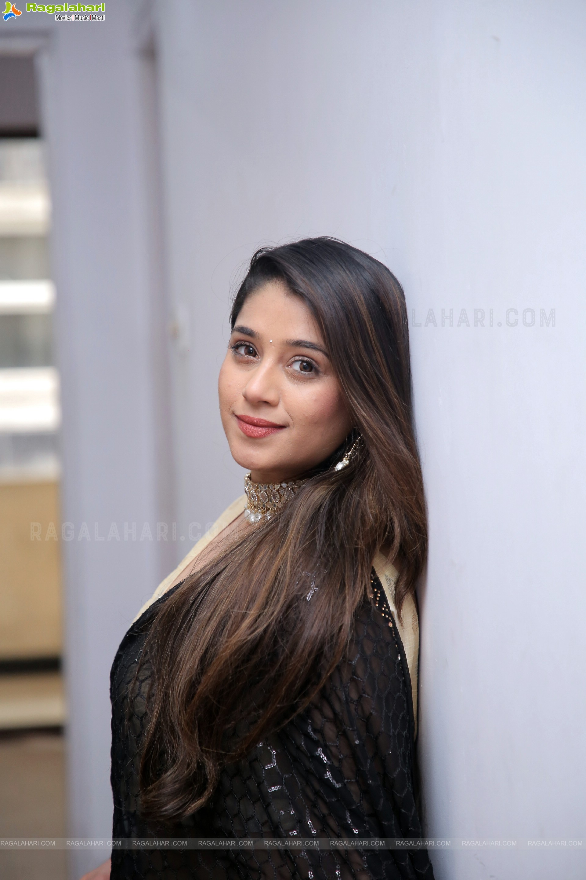 Chandni Bhagwanani Latest Photoshoot Stills, HD Photo Gallery