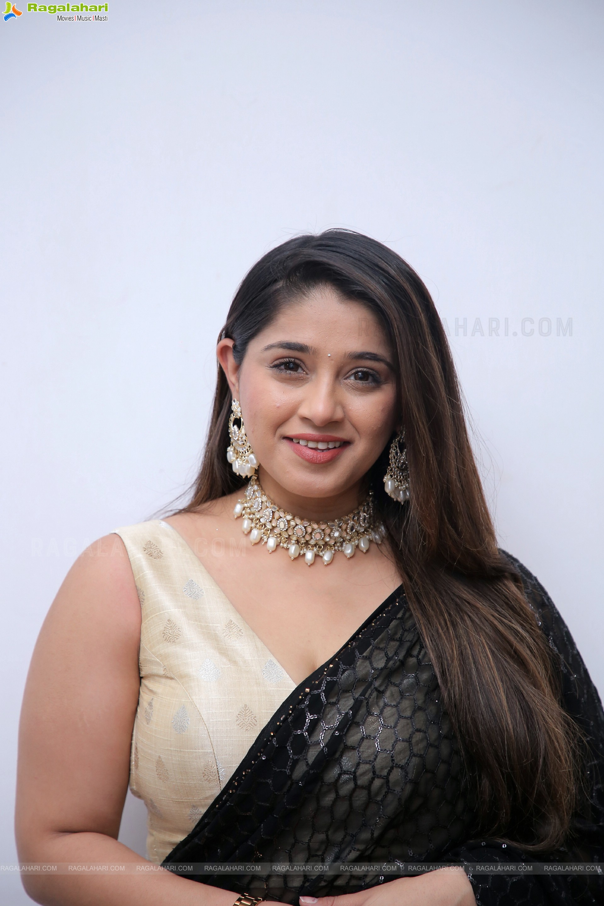 Chandni Bhagwanani Latest Photoshoot Stills, HD Photo Gallery