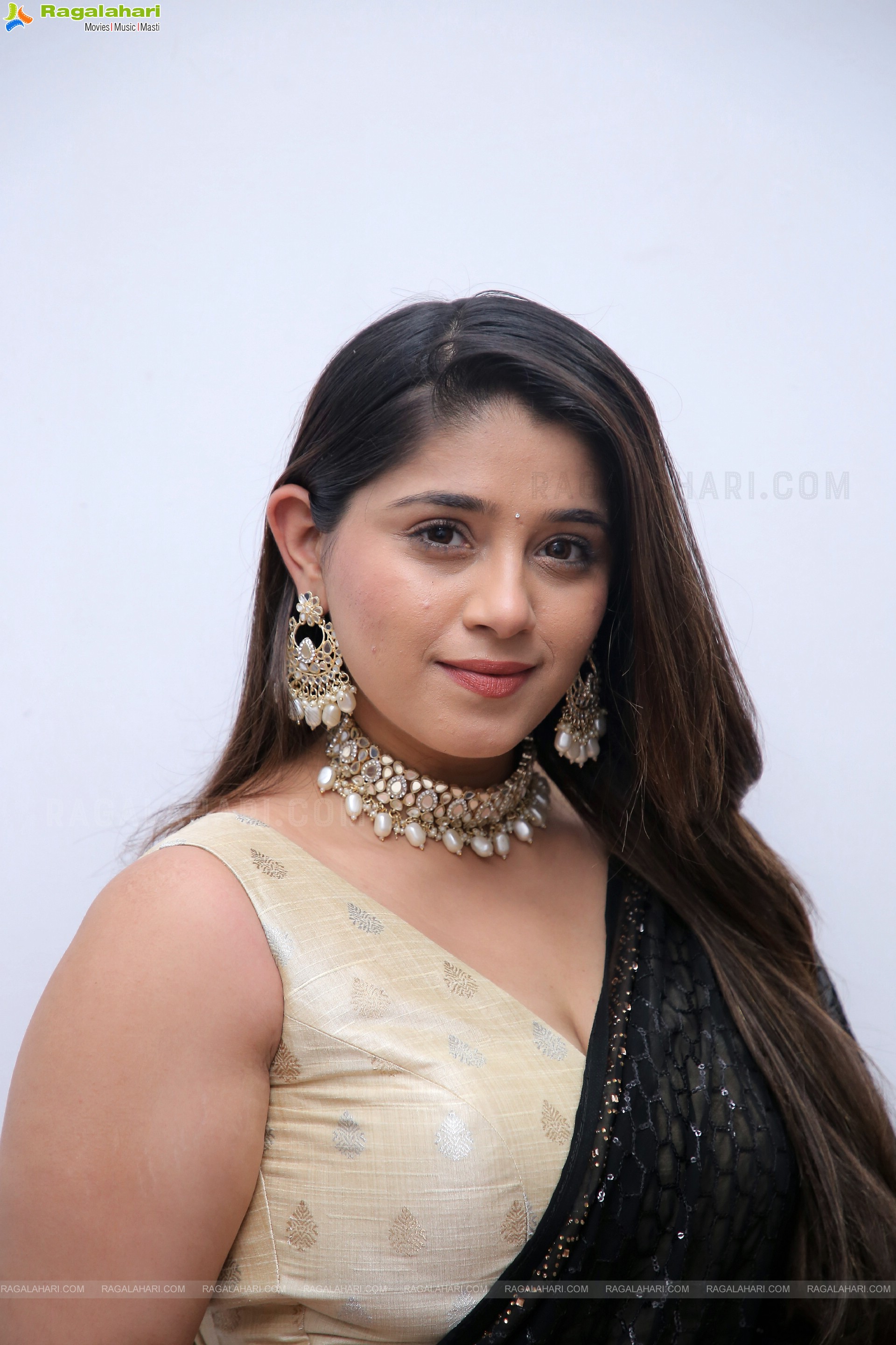 Chandni Bhagwanani Latest Photoshoot Stills, HD Photo Gallery