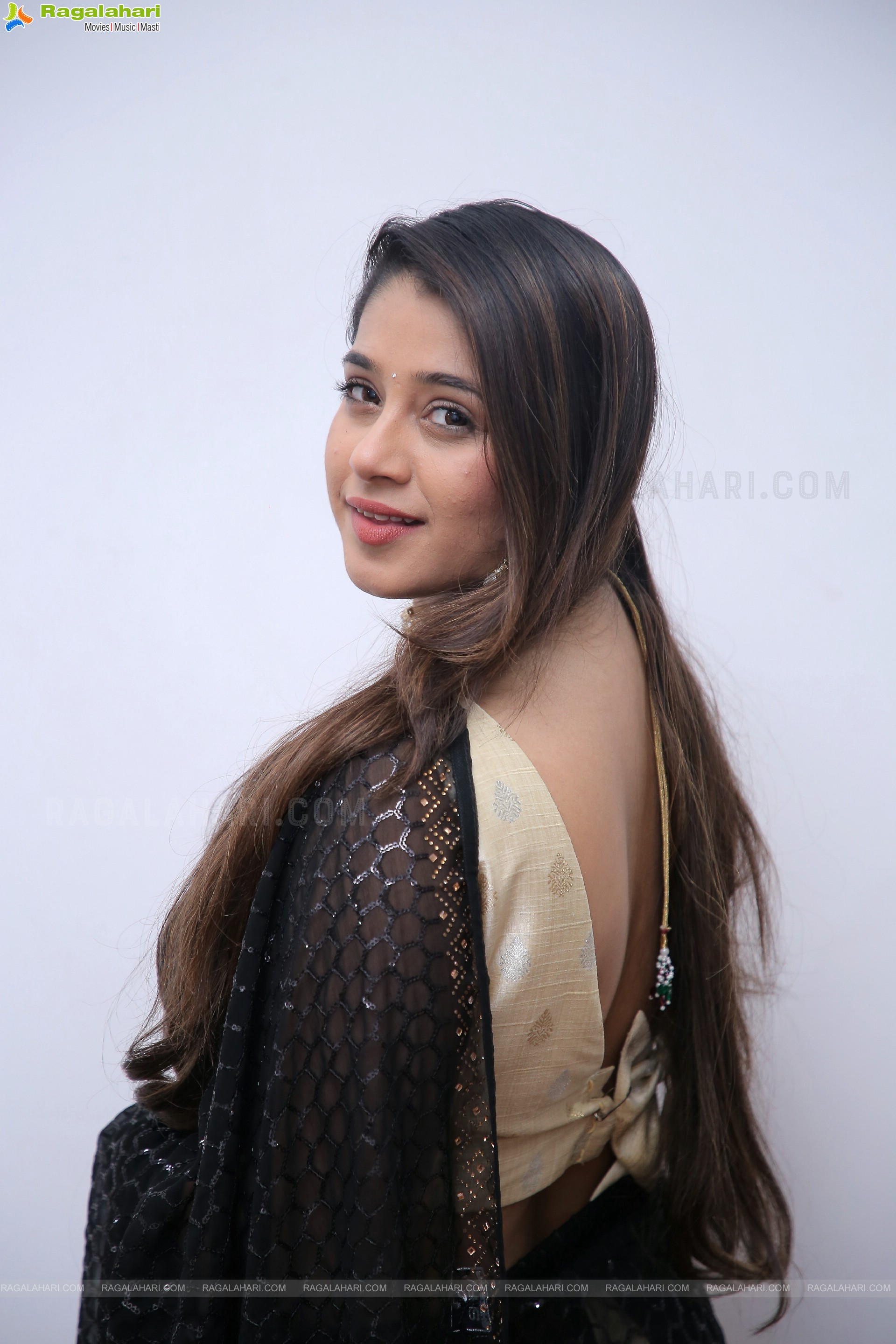 Chandni Bhagwanani Latest Photoshoot Stills, HD Photo Gallery