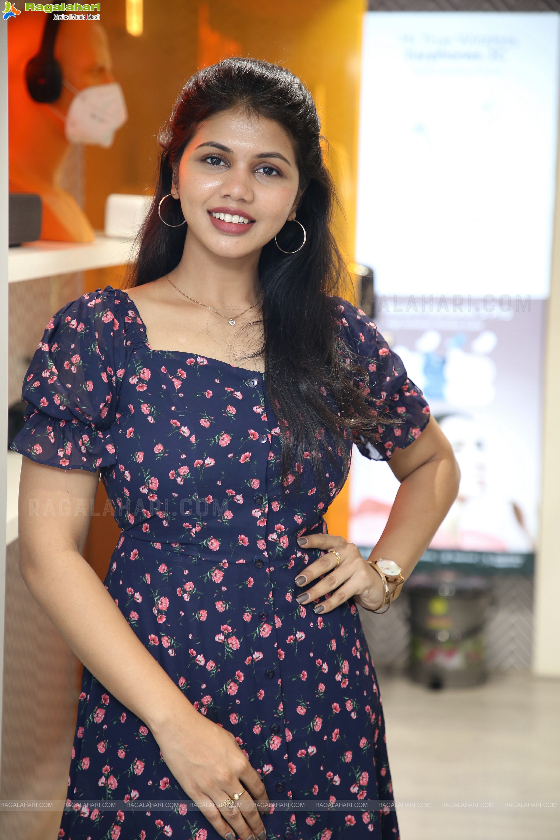 Divya Narni Latest Photoshoot Stills, HD Photo Gallery