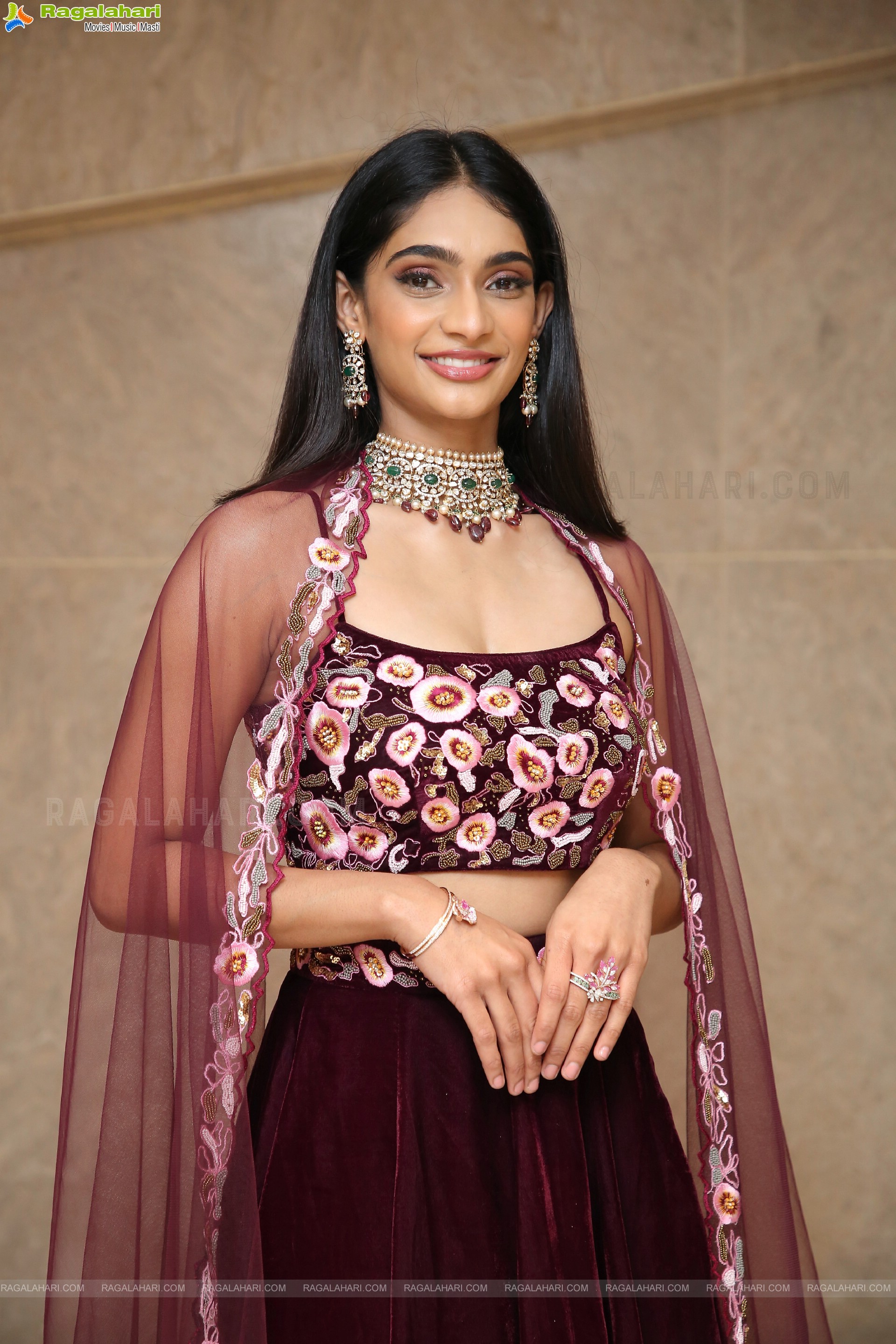 Likhita Yalamanchili at Hi Life Brides Vijayawada Dec 2022 Opening, HD Photo Gallery