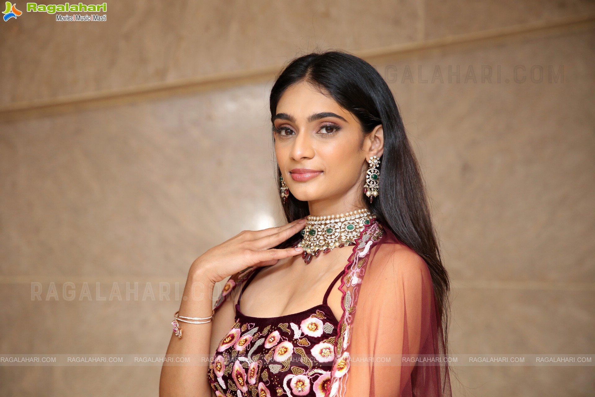 Likhita Yalamanchili at Hi Life Brides Vijayawada Dec 2022 Opening, HD Photo Gallery