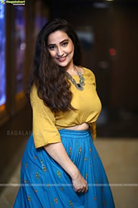 Anchor Manjusha at 18 Pages Trailer Launch
