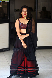 Ramya Raj at Weekend Party Audio Launch