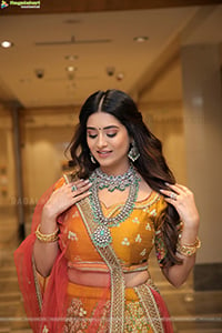 Rashi Singh Poses With Jewellery