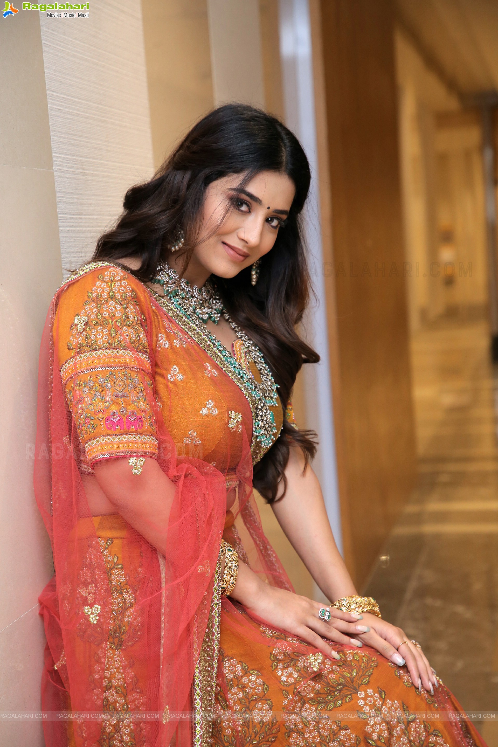 Rashi Singh Poses With Jewellery, HD Photo Gallery