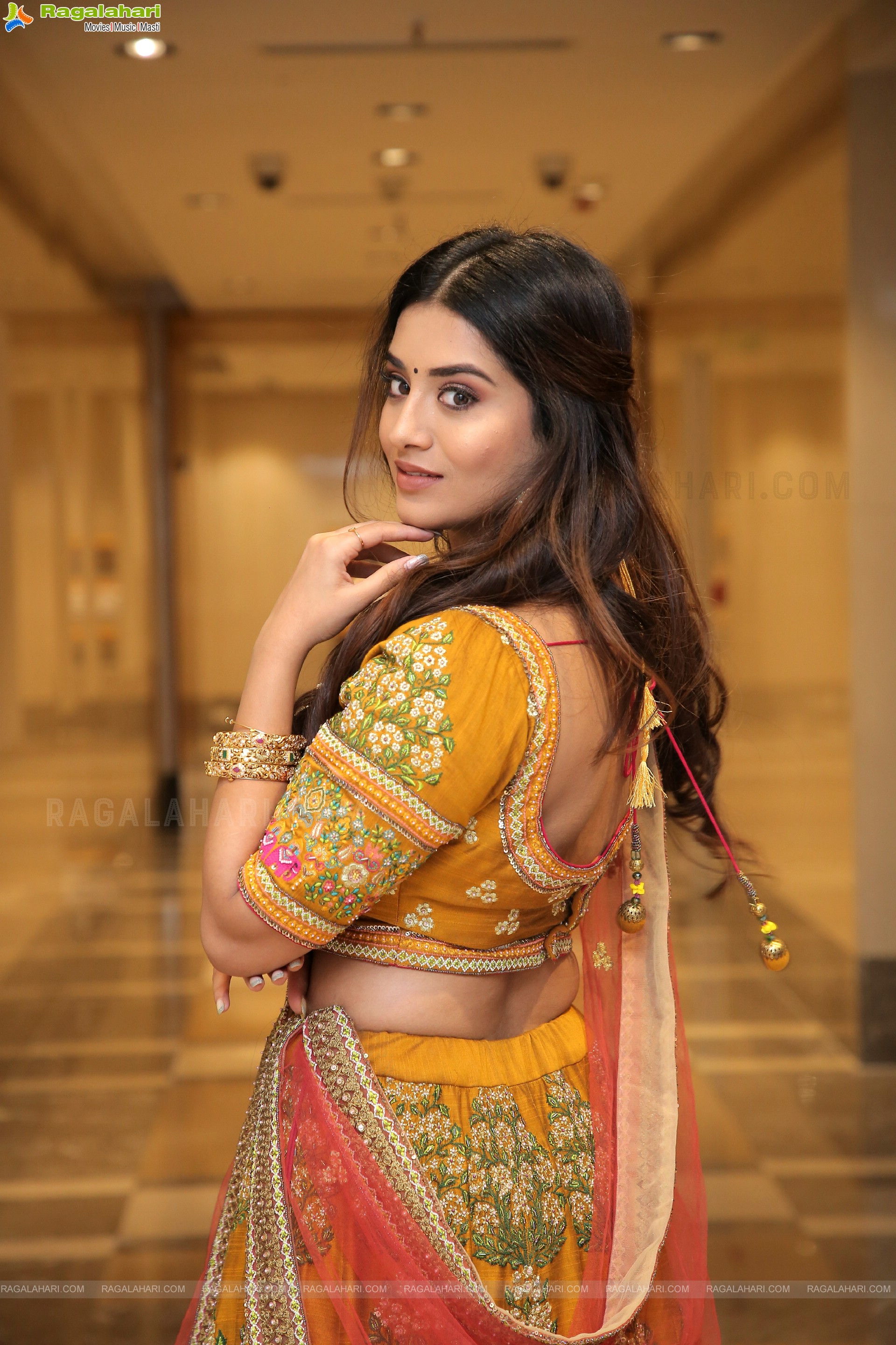 Rashi Singh Poses With Jewellery, HD Photo Gallery