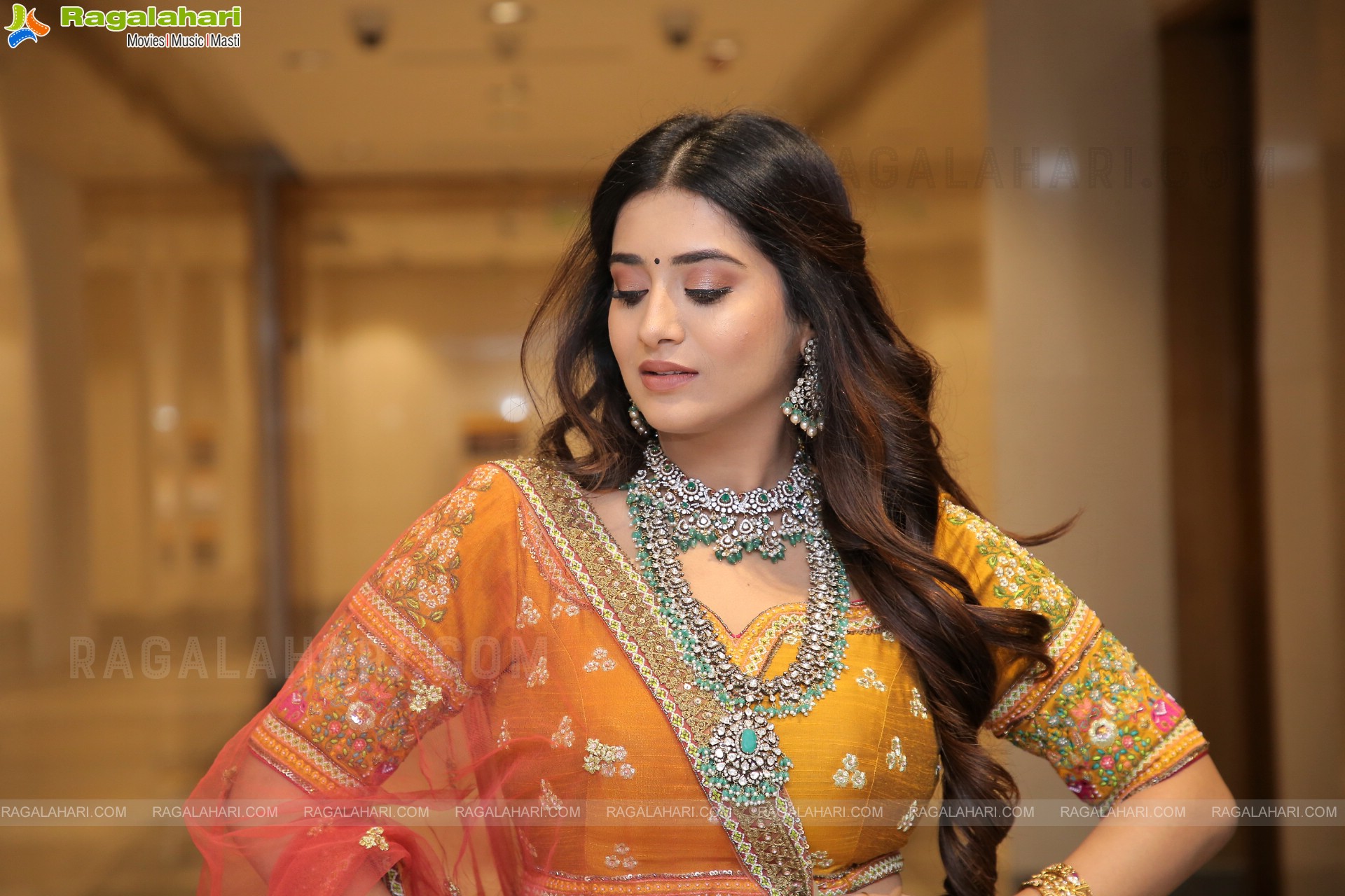 Rashi Singh Poses With Jewellery, HD Photo Gallery