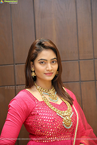 Spandana Palli Poses With Jewellery