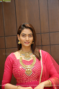 Spandana Palli Poses With Jewellery