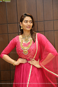 Spandana Palli Poses With Jewellery