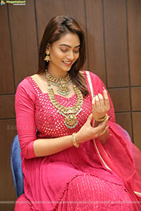 Spandana Palli Poses With Jewellery