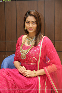 Spandana Palli Poses With Jewellery