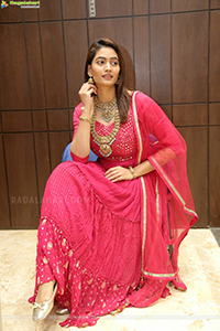 Spandana Palli Poses With Jewellery