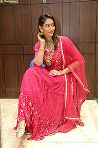 Spandana Palli Poses With Jewellery