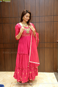 Spandana Palli Poses With Jewellery