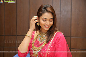 Spandana Palli Poses With Jewellery