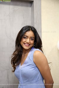Vithika Sheru at Naturals Family Salon Launch