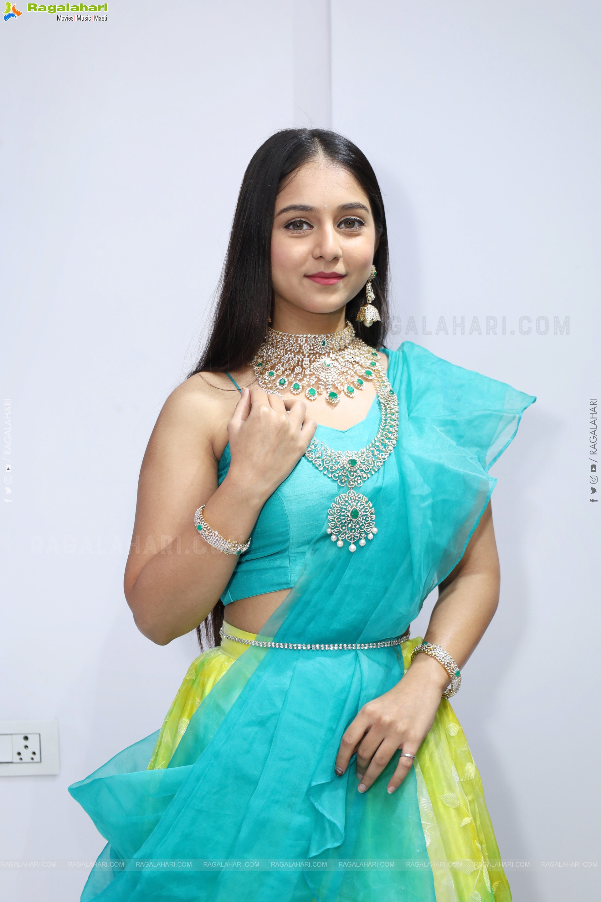 Jabili Jetta Latest Stills, HD Photo Gallery