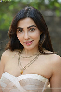 Parvati Nair at Alambana Press Meet, HD Gallery