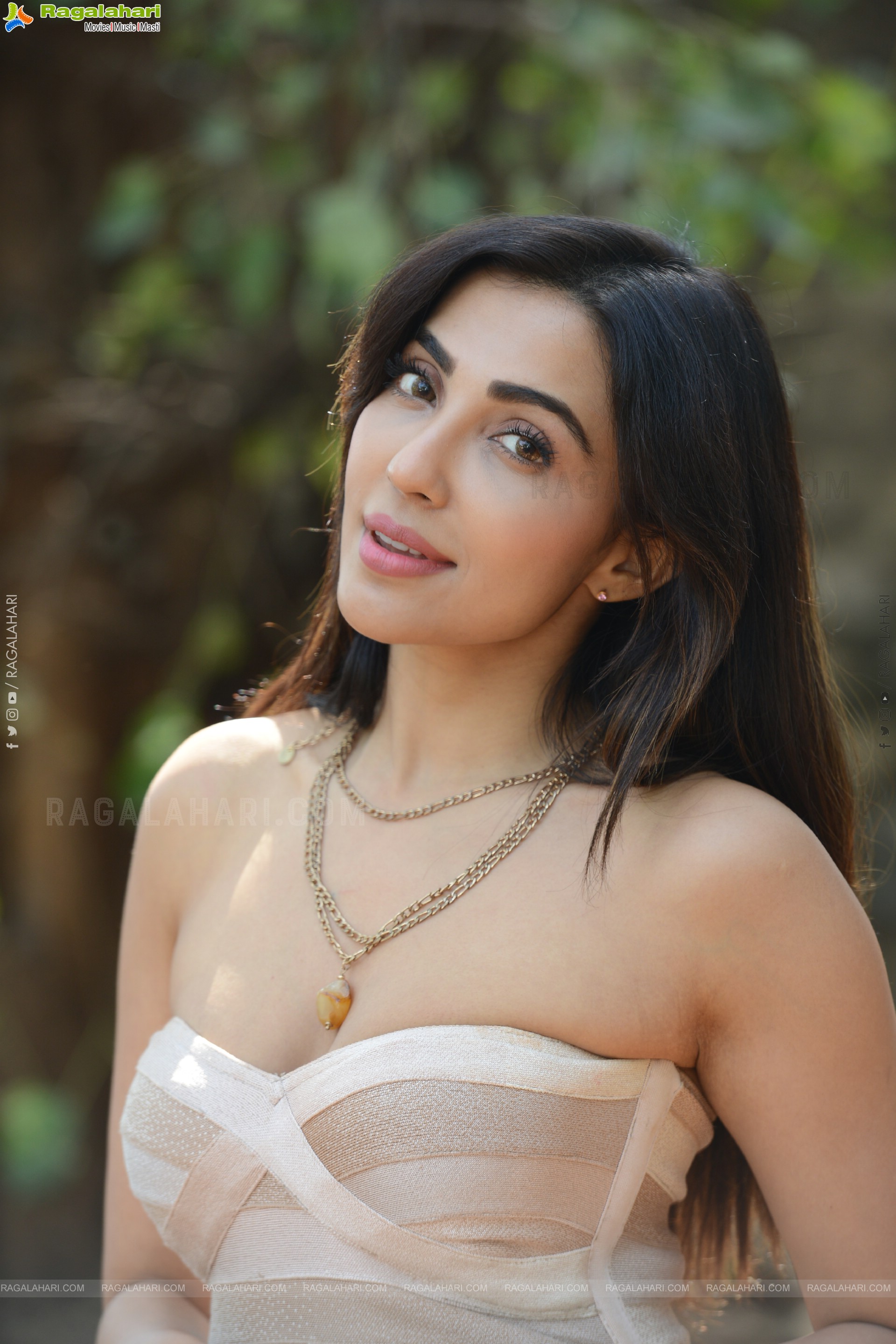 Parvati Nair at Alambana Press Meet, HD Gallery