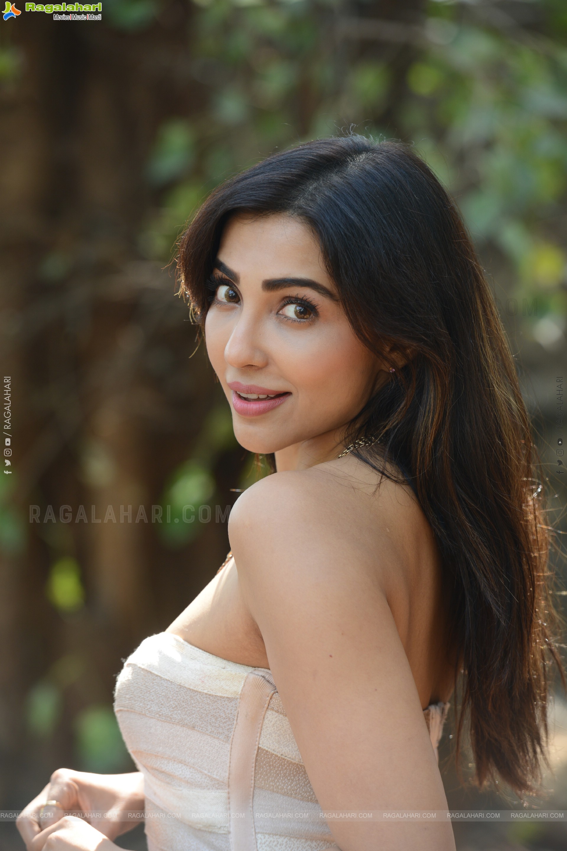 Parvati Nair at Alambana Press Meet, HD Gallery