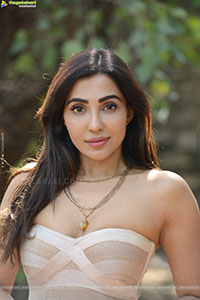 Parvati Nair at Alambana Press Meet, HD Gallery