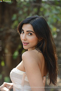 Parvati Nair at Alambana Press Meet, HD Gallery