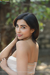 Parvati Nair at Alambana Press Meet, HD Gallery