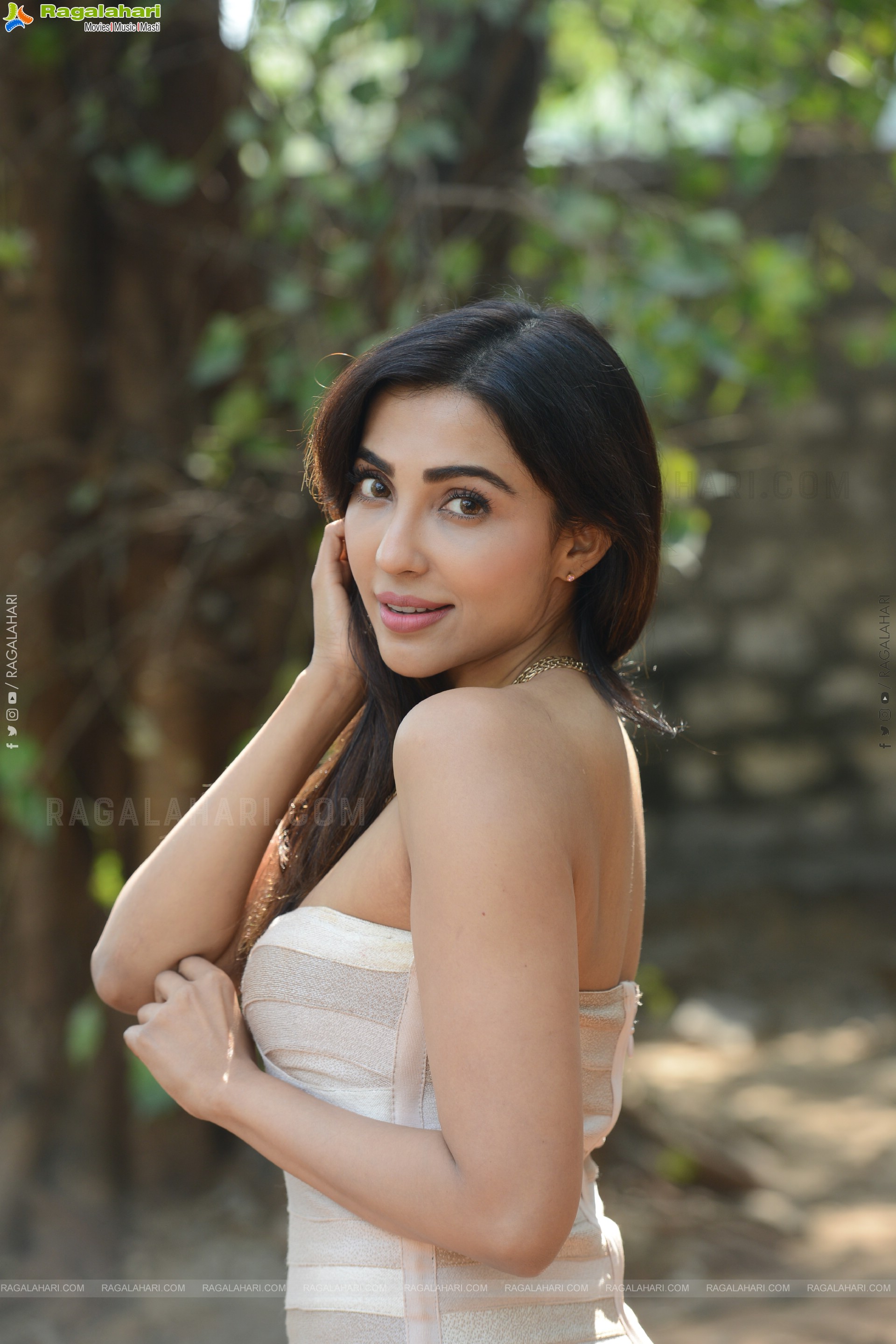 Parvati Nair at Alambana Press Meet, HD Gallery