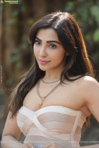 Parvati Nair at Alambana Press Meet, HD Gallery