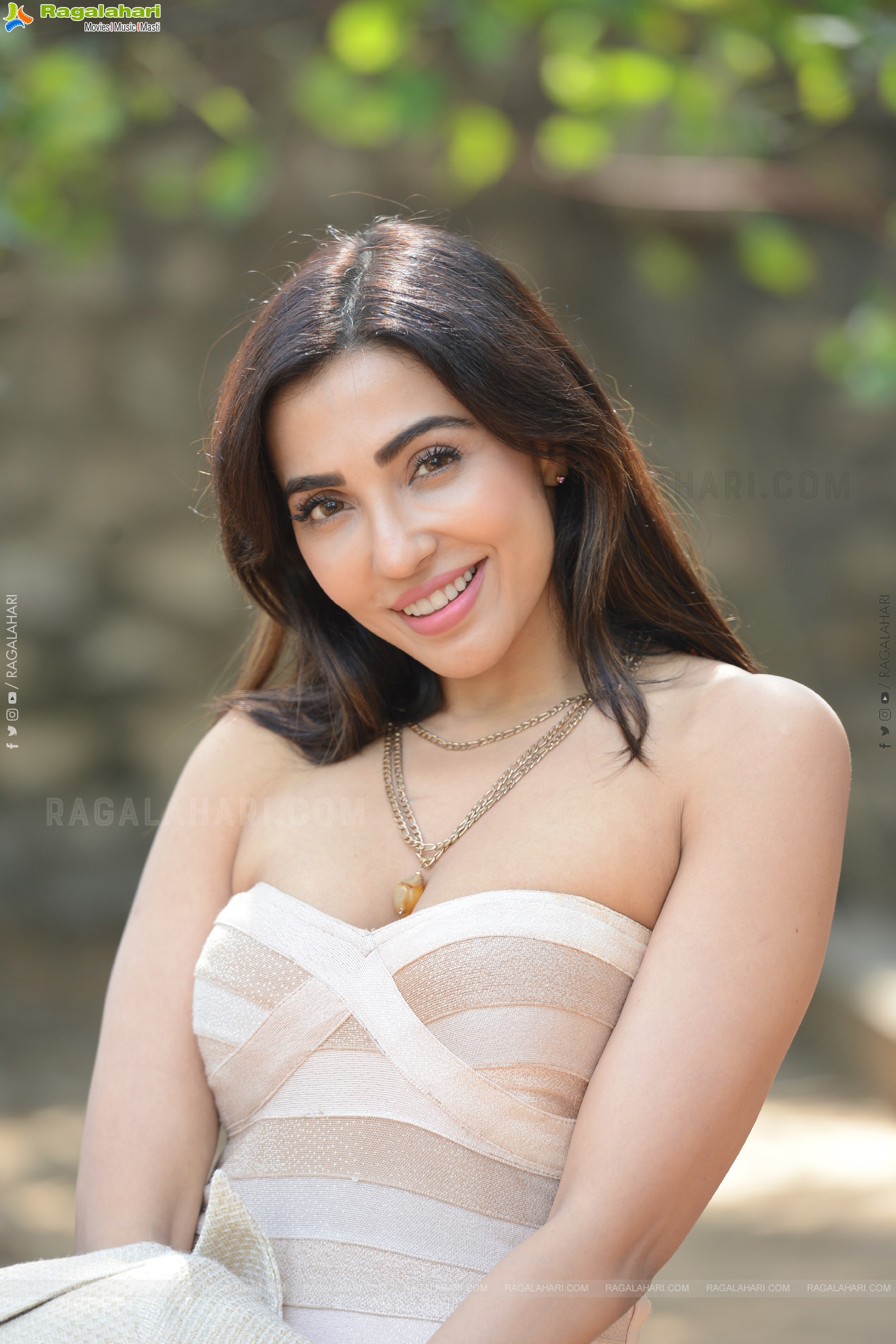 Parvati Nair at Alambana Press Meet, HD Gallery