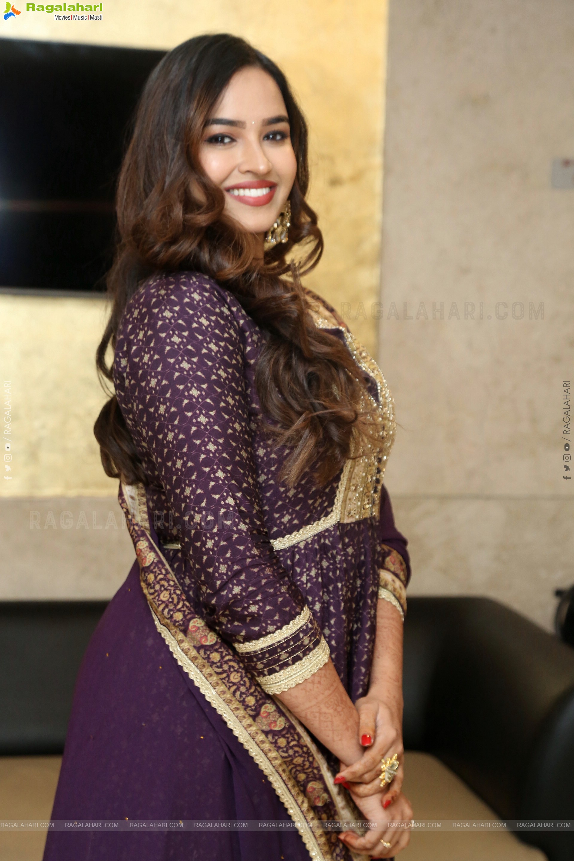 Pujita Ponnada at Joruga Husharuga Pre-Release Event, HD Gallery