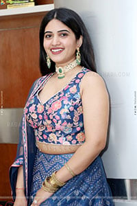 Sravanthi Chokarapu Latest Stills, HD Gallery