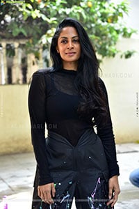Sriya Reddy at Salaar Interview, HD Gallery
