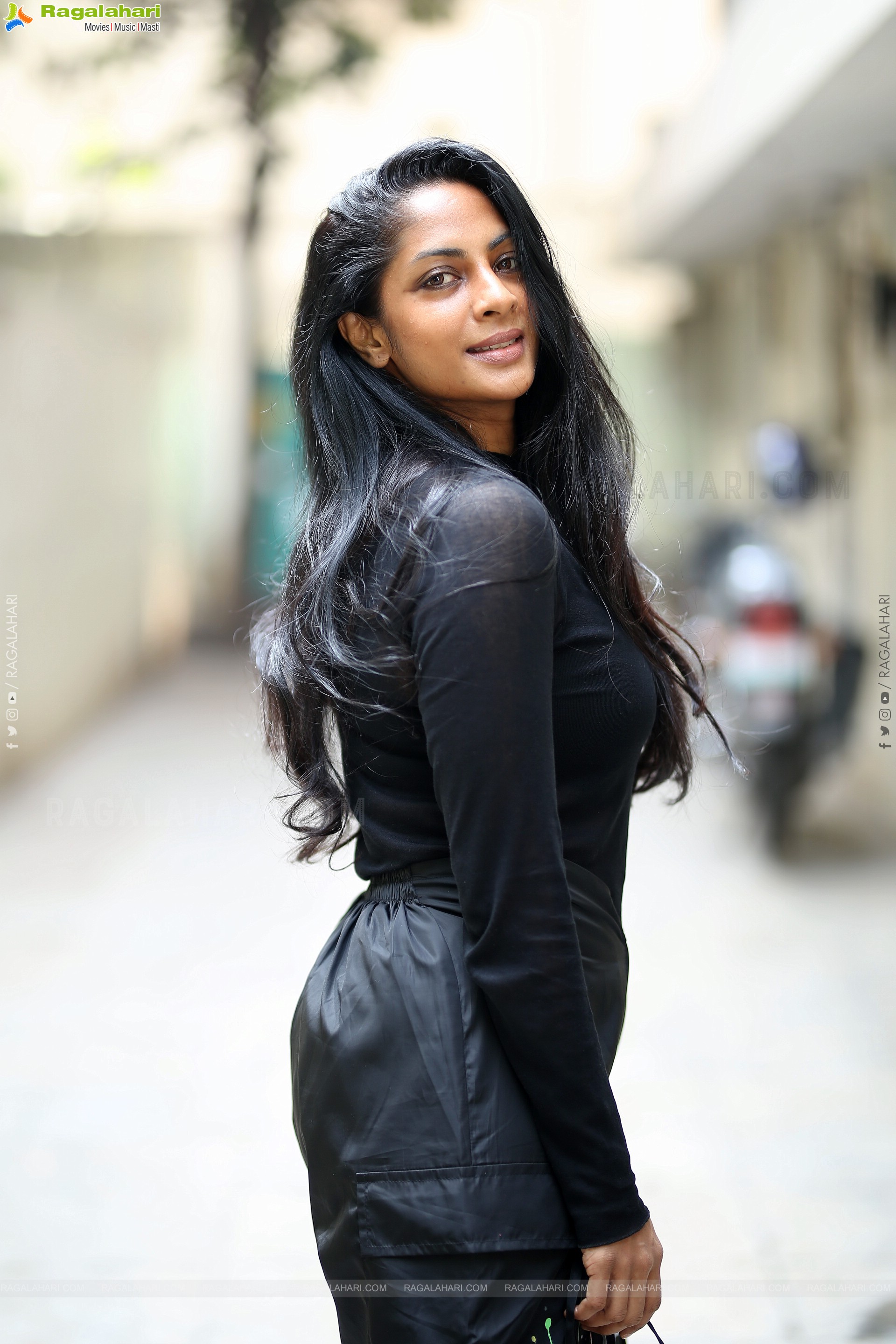 Sriya Reddy at Salaar Interview, HD Gallery