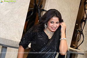 Aashi Stills in Black Saree, HD Gallery