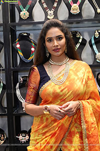 Abhilasha Poses with Jewellery, HD Gallery