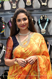 Abhilasha Poses with Jewellery, HD Gallery