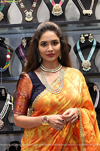 Abhilasha Poses with Jewellery, HD Gallery