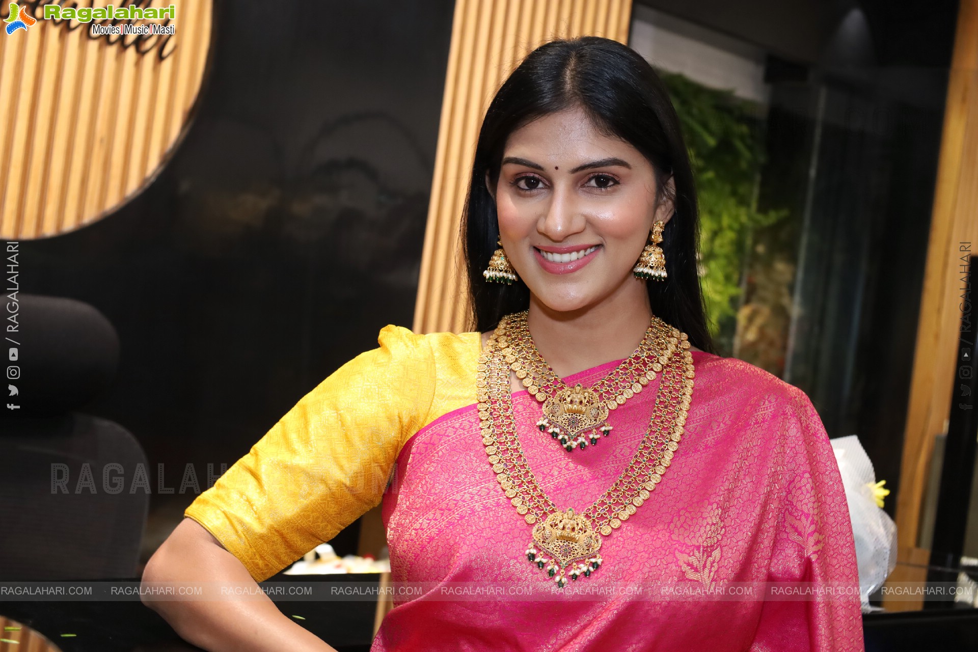 Aparna Reddy Saree Stills, HD Gallery