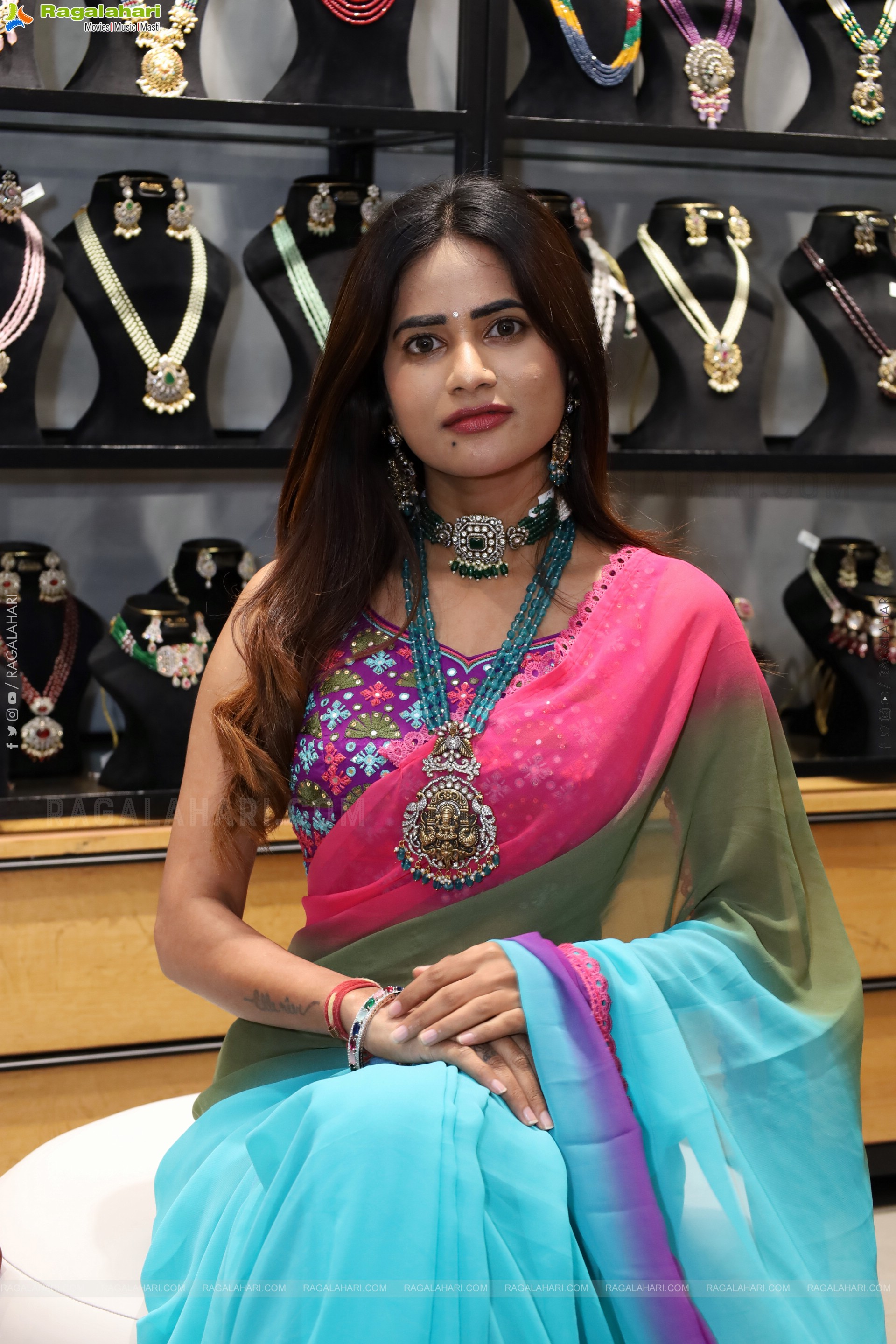 Naziya Khan Poses with Jewellery, HD Gallery